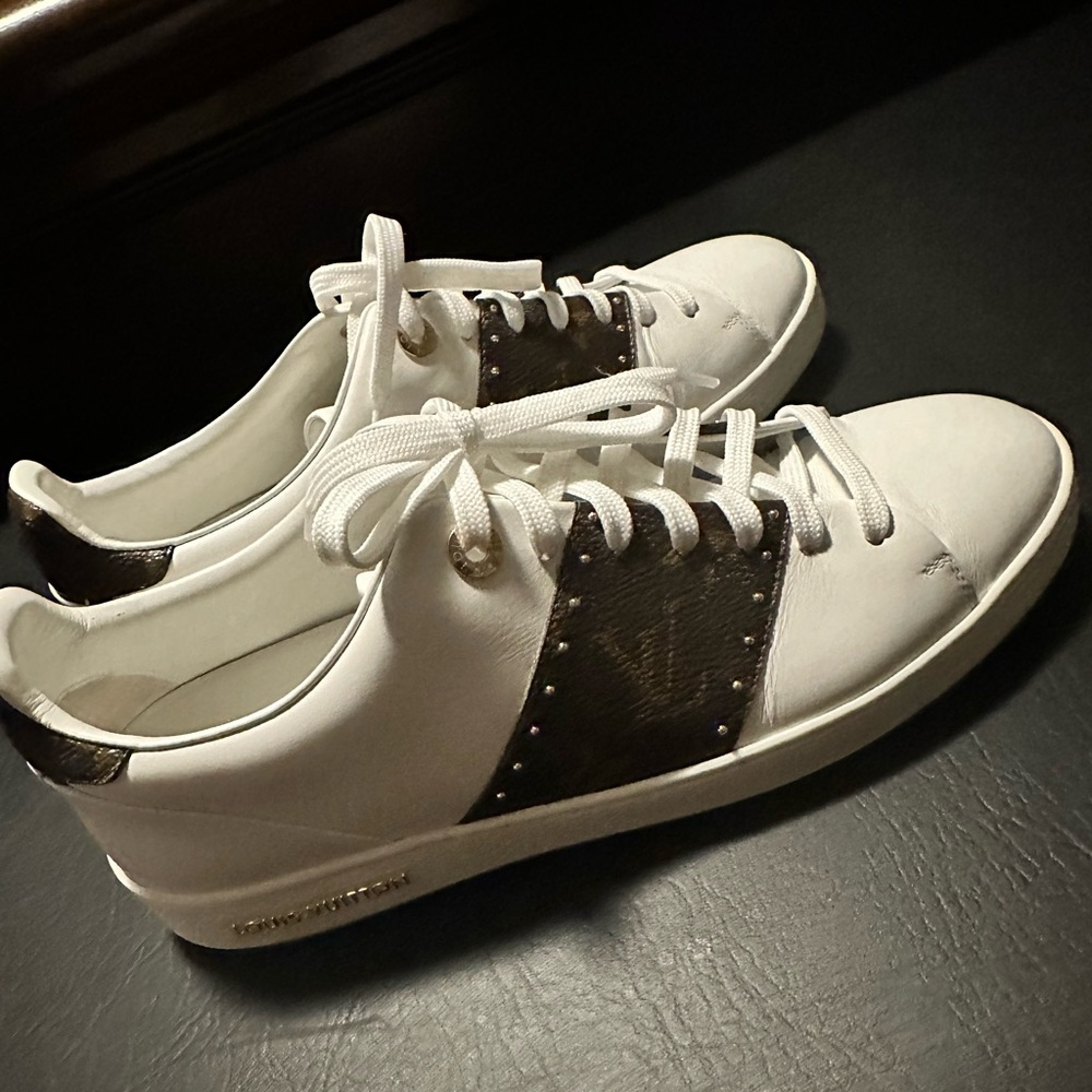LV sneaker size 9 women